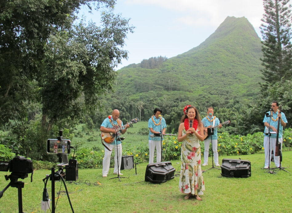 Kanoe Miller on set at Hawaiian Rendezvous